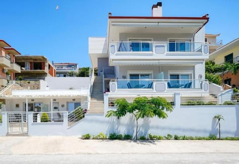 Tarsa's House by the Sea Apartment in Thasos