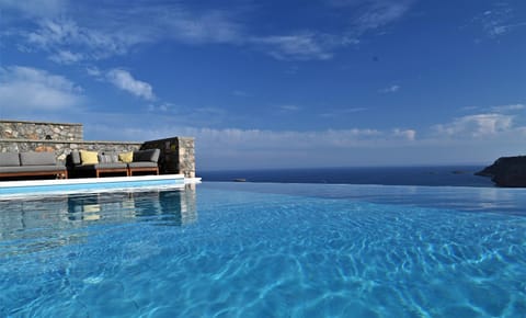 Pool view, Sea view, Swimming pool, sunbed