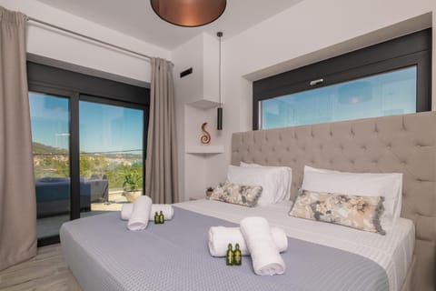 Bedroom, City view, Sea view