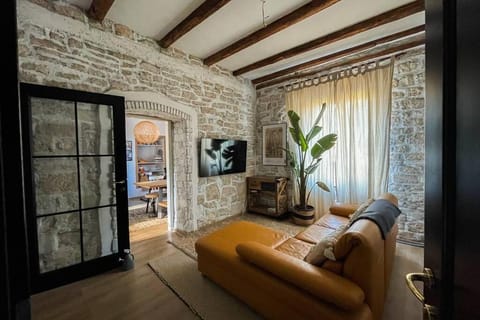 The Bungalow by the Sea in Historic Poreč Old City Apartment in Poreč
