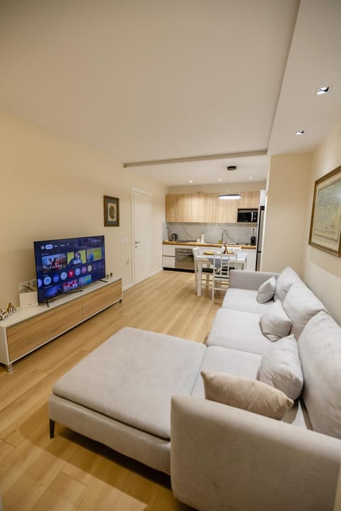 Communal lounge/ TV room, TV and multimedia, Living room, Photo of the whole room, Seating area, Evening entertainment
