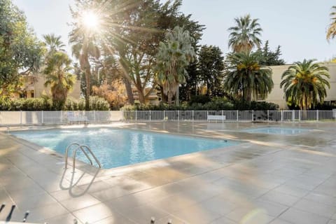 Day, Natural landscape, Garden, Garden view, Pool view, Swimming pool, sunbed