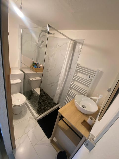Shower, Toilet, Bathroom