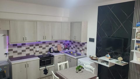 Kitchen or kitchenette, Dining area, oven, pet friendly, stove