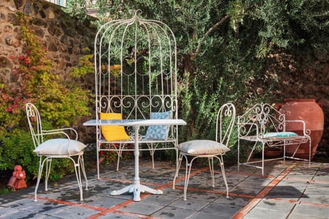 Patio, Day, Garden, Garden, Garden view