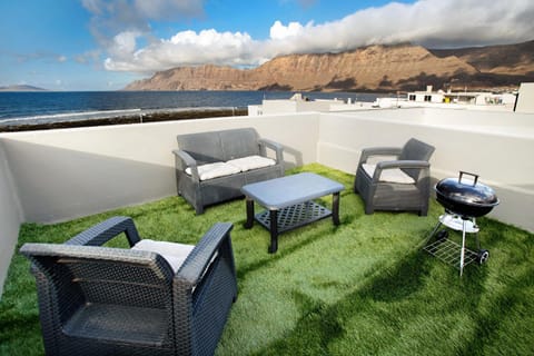 Property building, Balcony/Terrace, Living room