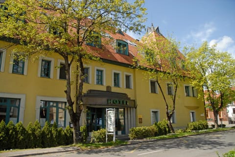 Facade/entrance, Spring, Winter, Summer, Autumn, On site