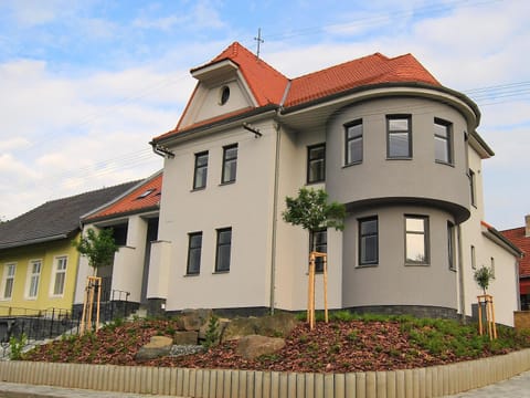 Property building, Day