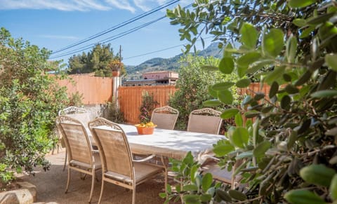 Property building, Balcony/Terrace, Living room