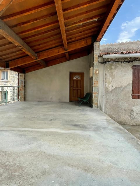 Facade/entrance, Balcony/Terrace