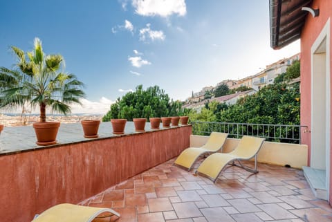 Villa sur les hauteurs de Nice, proche centre Villa in Nice