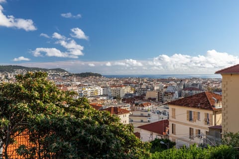 Villa sur les hauteurs de Nice, proche centre Villa in Nice