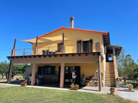 Property building, Patio, Balcony/Terrace