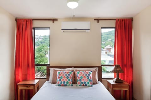 Bed, Photo of the whole room, air conditioner