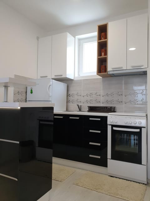 Kitchen or kitchenette, Communal kitchen