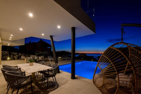 BBQ facilities, Dining area, Sea view, Swimming pool