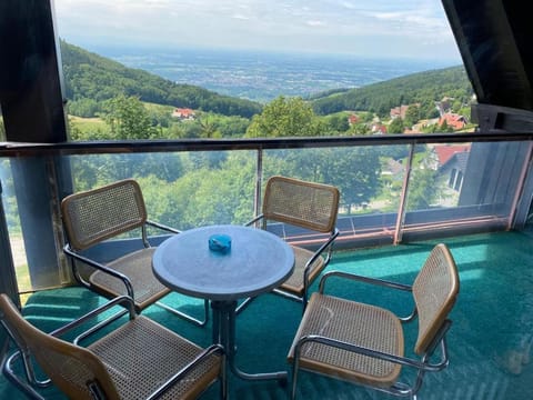 Balcony/Terrace, Mountain view