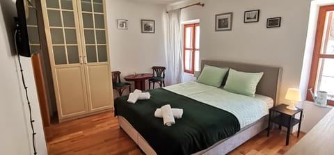 Bed, Photo of the whole room, Dining area, Bedroom