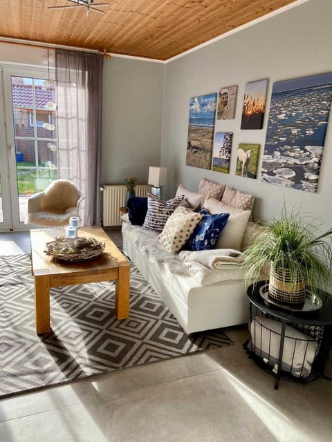 Decorative detail, Seating area