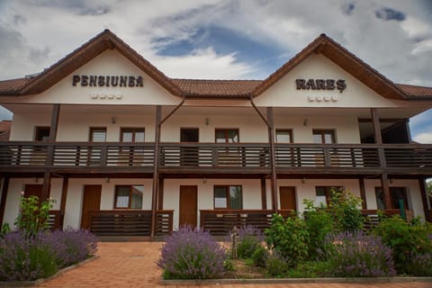 Property building, Day, Balcony/Terrace