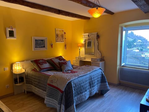 Photo of the whole room, Bedroom