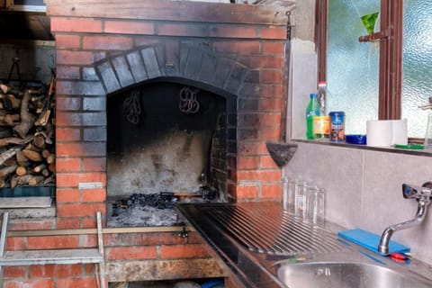 Apartment Sleeps 4 with Patio & Grill Apartment in Stari Grad