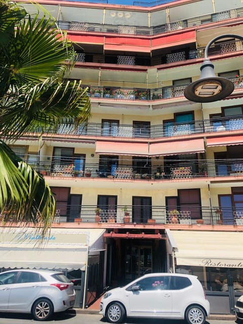 Peaceful apartment 1 minute walk to the beach Apartment in Ventimiglia