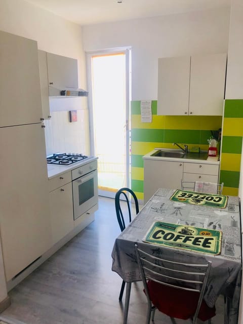 Peaceful apartment 1 minute walk to the beach Apartment in Ventimiglia