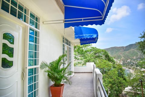 Property building, Facade/entrance, View (from property/room), Balcony/Terrace