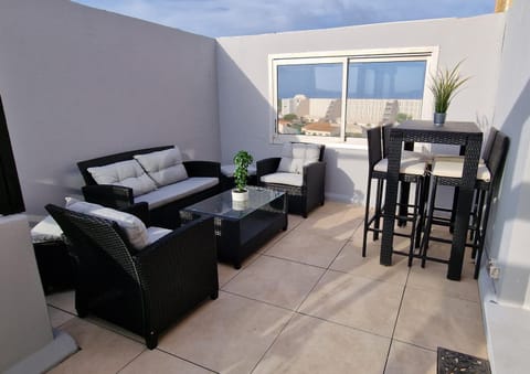 Patio, Balcony/Terrace, Seating area