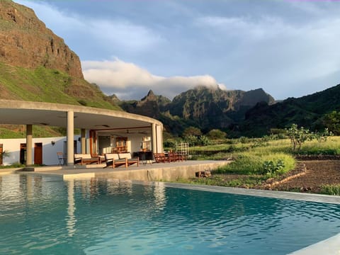 Property building, Restaurant/places to eat, Swimming pool, Breakfast