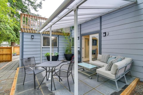 Patio and Grill Dog-Friendly Redmond Getaway! Apartment in Redmond