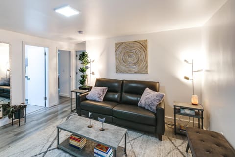 Patio and Grill Dog-Friendly Redmond Getaway! Apartment in Redmond