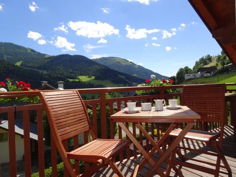 Balcony/Terrace, Mountain view