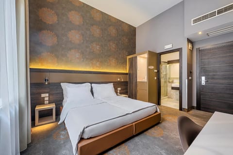 Photo of the whole room, Bedroom