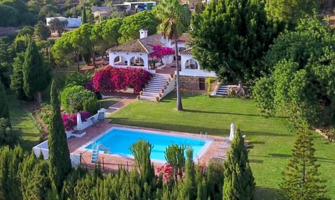 Property building, Natural landscape, Bird's eye view, Garden, Garden, Garden view, Pool view, Swimming pool, Swimming pool