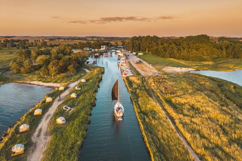 Bird's eye view, On site