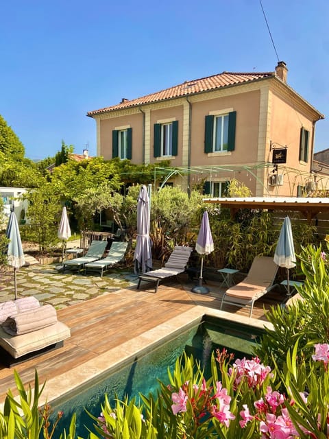 Property building, Garden, Swimming pool