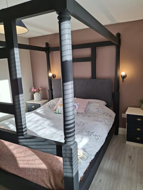 Country Cabin Retreat, Ireland's Hidden Heartland F35 YC67 Cabin in County Mayo