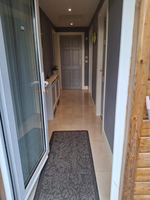 Country Cabin Retreat, Ireland's Hidden Heartland F35 YC67 Cabin in County Mayo