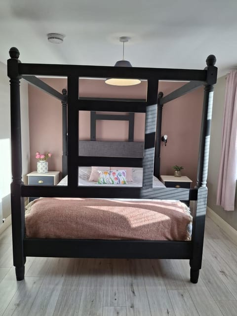 Country Cabin Retreat, Ireland's Hidden Heartland F35 YC67 Cabin in County Mayo