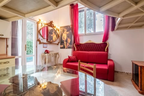 MERLO 1 & Parking Apartment in Pisa