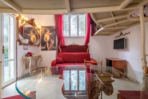 MERLO 1 & Parking Apartment in Pisa