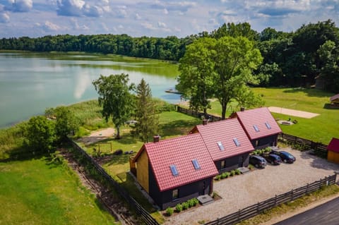 Property building, Neighbourhood, Bird's eye view, Garden, Garden view, Lake view, Parking