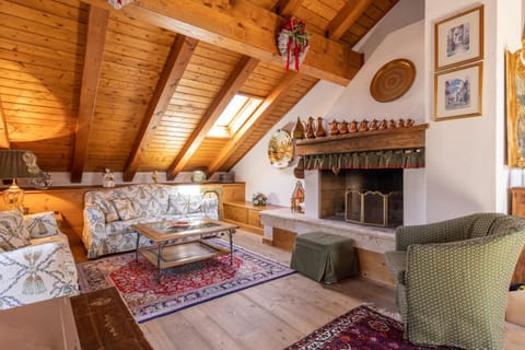 Communal lounge/ TV room, Living room