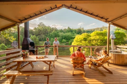 Patio, Dining area