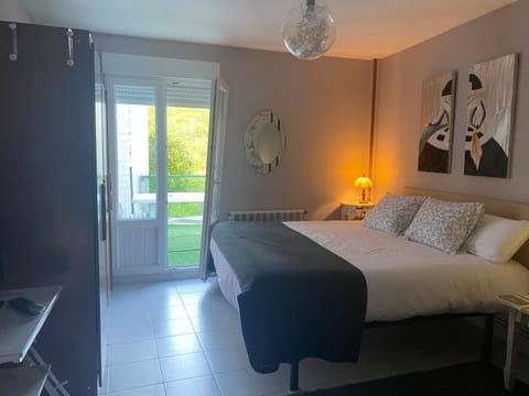 Photo of the whole room, Seating area, Bedroom