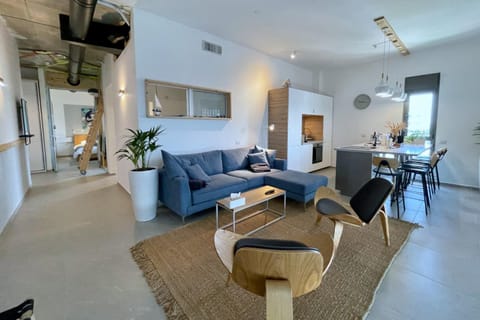 TV and multimedia, Kitchen or kitchenette, Living room, Seating area, Dining area