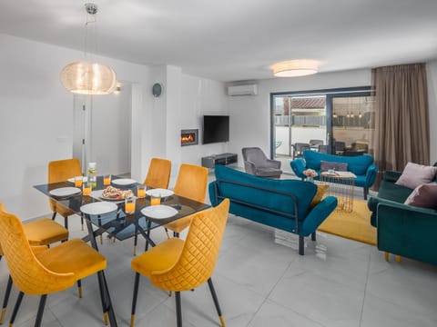 Living room, Seating area, Dining area