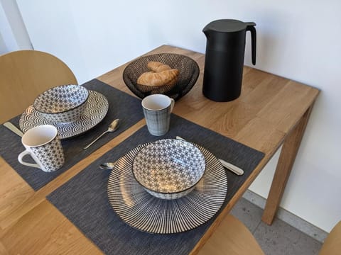 Coffee/tea facilities, Dining area